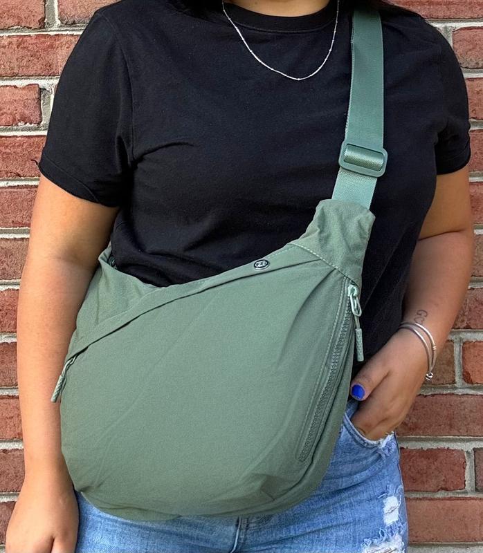 Adjustable Shoulder Strap And Modern Design